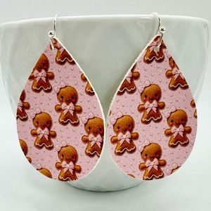 🎀Adorable pink gingerbread earrings. Nickel free, lightweight, handmade.